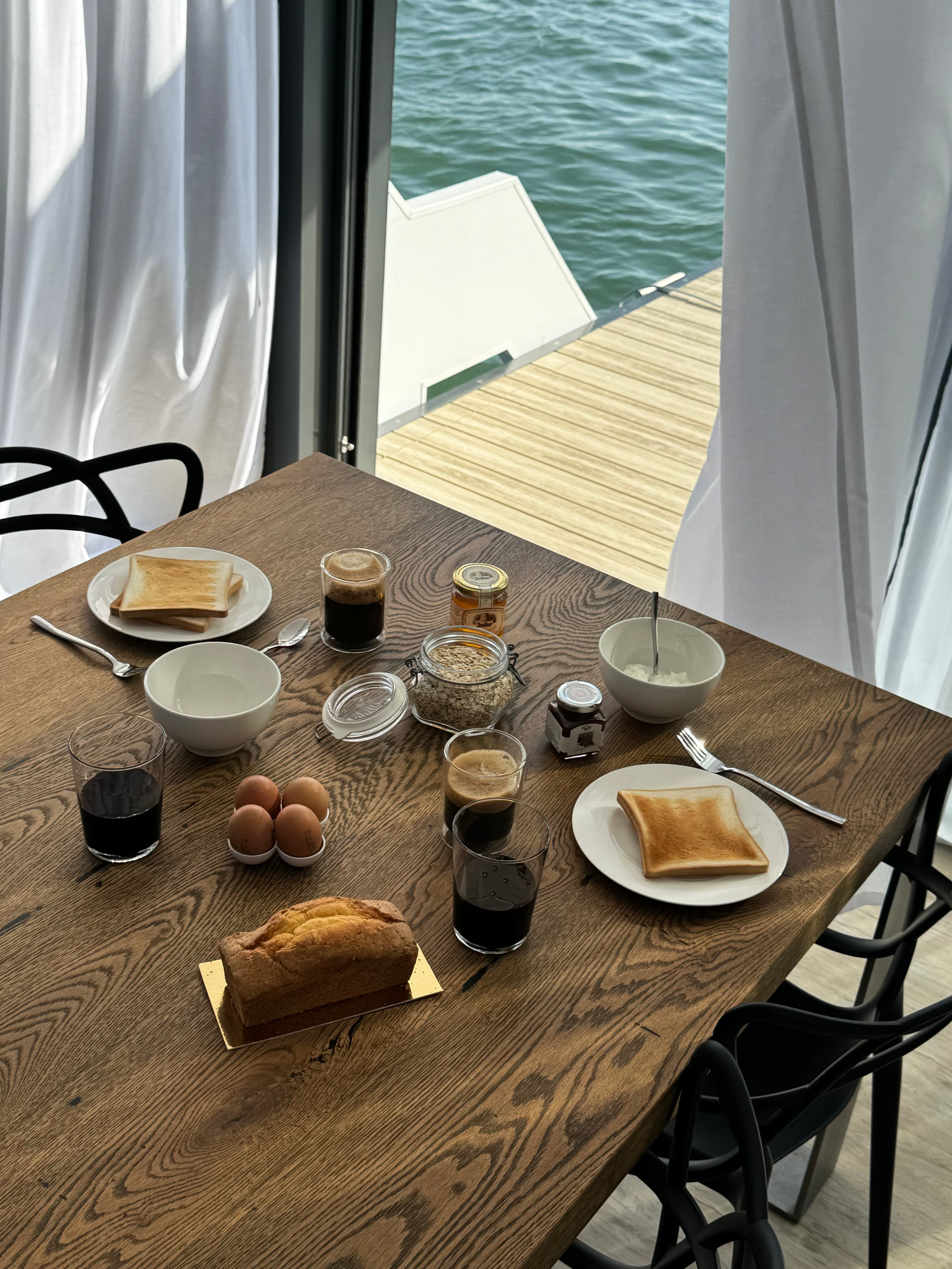 Morgenkaffee auf dem Deck